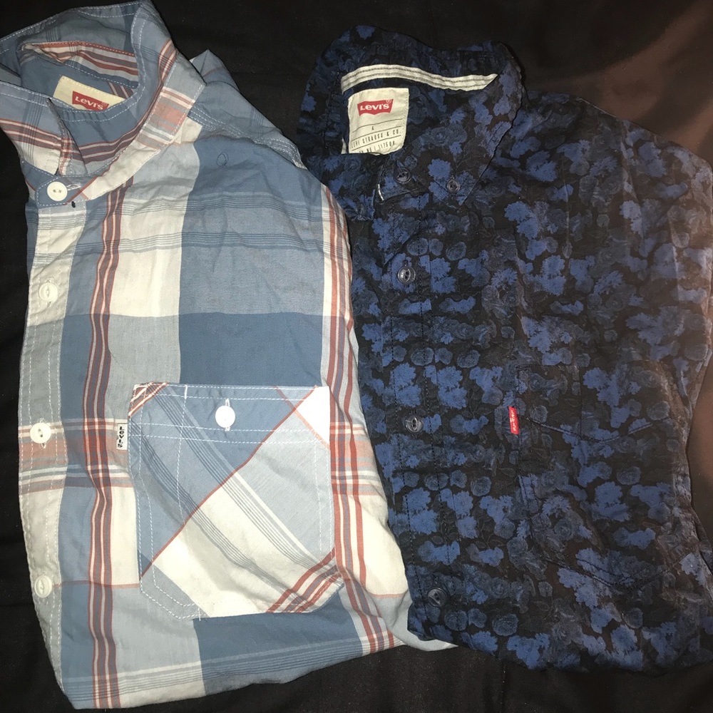 2 button-up Levi’s t-shirts barely worn